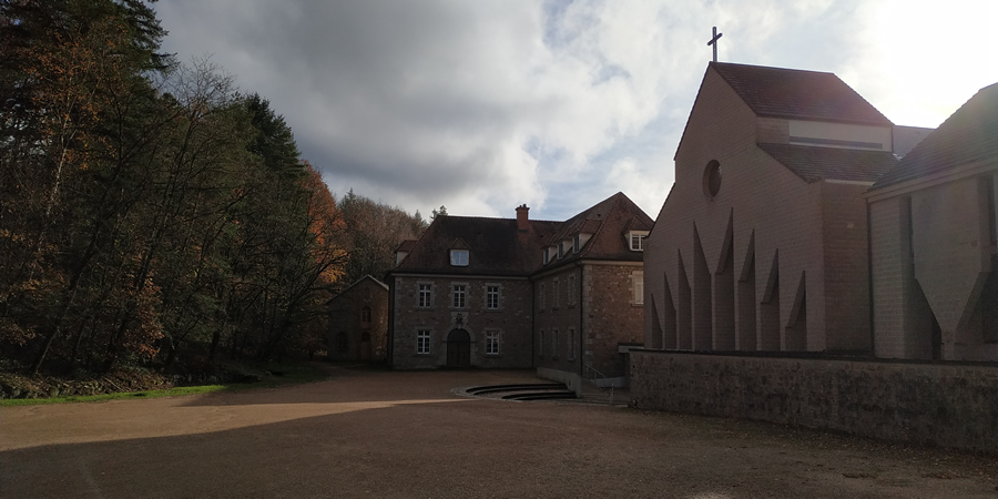 abbaye bénédictine de la Pierre qui Virel